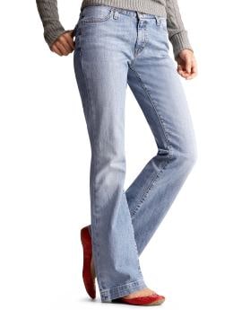 Women: Long and lean jeans - super faded