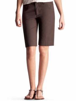 Women: Clean Bermuda shorts - earth brown