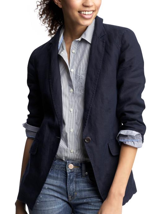 Gap petite blazers. Its what you want this season: a well-tailored blazer in summer-weight linen. Go for nonchalant style, layer it over a slouchy T and skinny jeans. Or, keep it chic, pair it with a