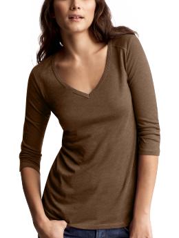 Three-quarter sleeve V-neck T
