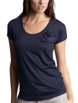 Floral appliqu� scoop T