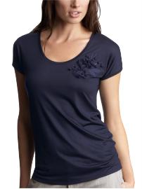 Floral appliqu� scoop T