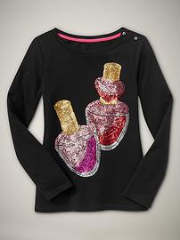 Button shoulder graphic T