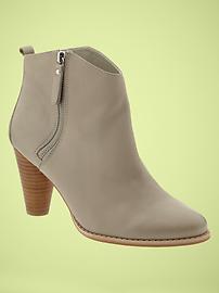 Zip bootie