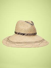 Wide-rim hat