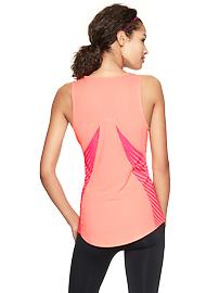 GapFit graphic pique tank
