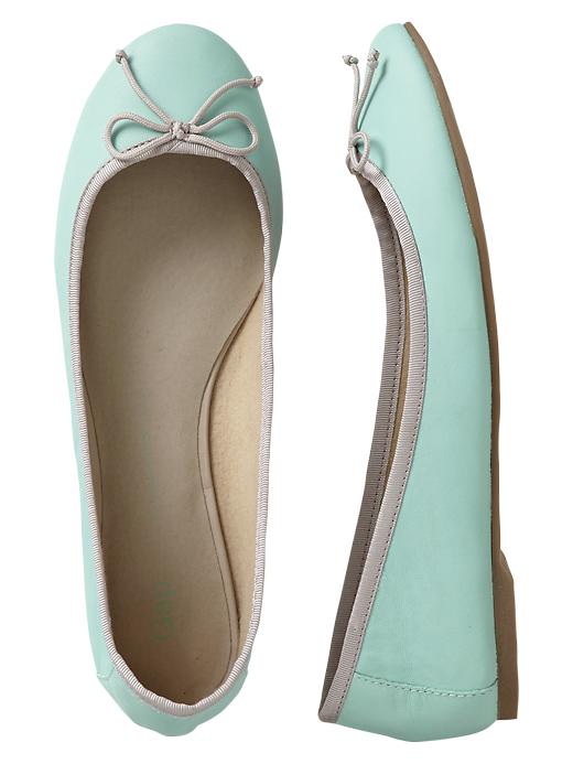 View large product image 1 of 1. Classic leather ballet flats