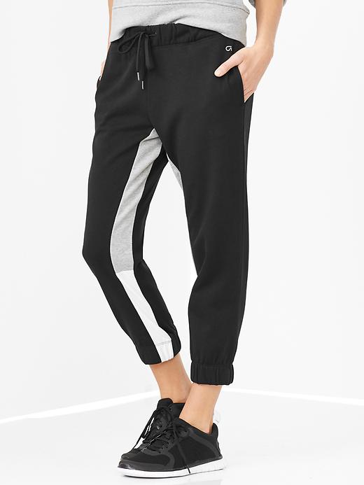 Image number 2 showing, GapFit twill cropped sweatpants