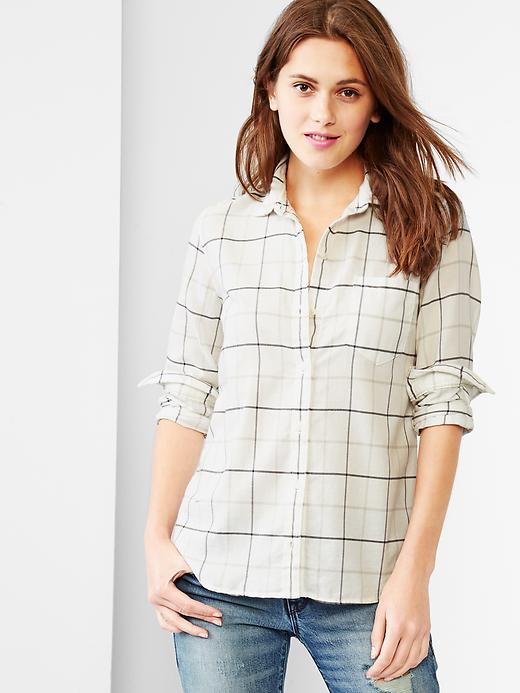 View large product image 1 of 1. Fitted boyfriend plaid oxford shirt