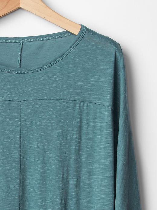 Image number 6 showing, Dolman-sleeve shirttail tee