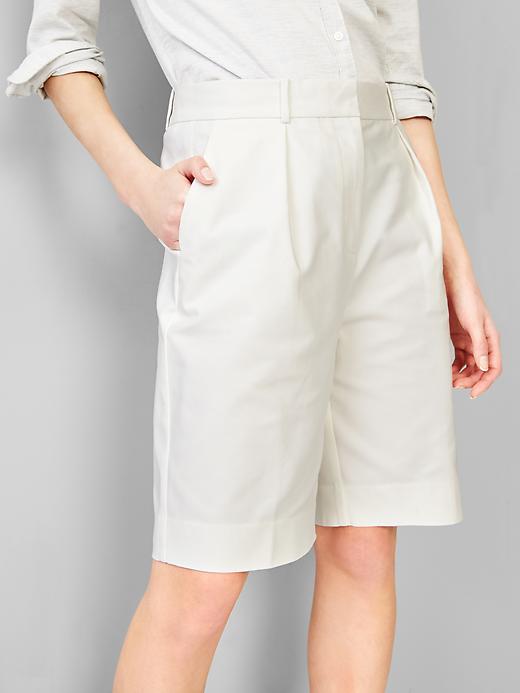 Image number 3 showing, Pleated bermuda shorts