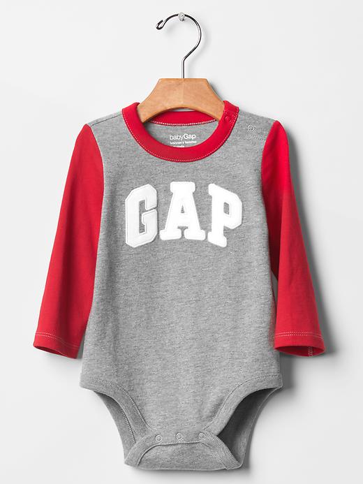 Shop by category Shop women's and men's apparel, maternity clothes, and kids and baby clothes at Gap online. Find the perfect pair of jeans, t-shirts, dresses, shoes, accessories, and more for the whole family.