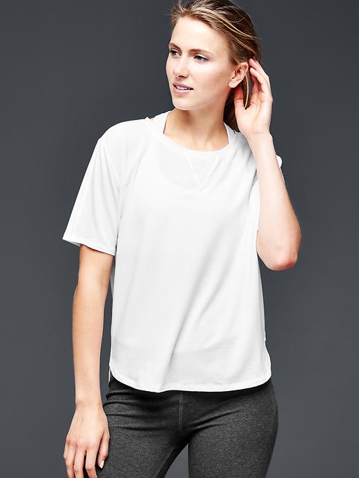 View large product image 1 of 1. GapFit Breathe shirttail tee