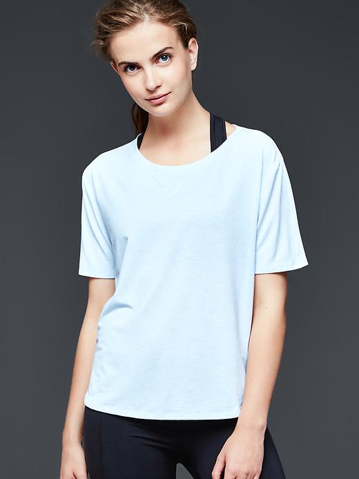 View large product image 1 of 1. GapFit Breathe shirttail tee
