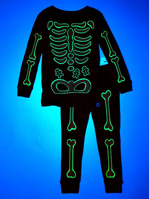 Image number 2 showing, Festive glow-in-the-dark bones sleep set