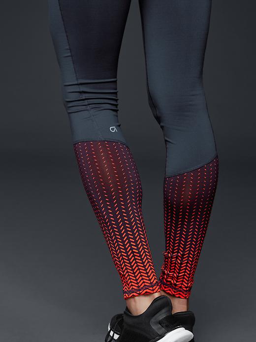 Image number 3 showing, GapFit gFast brushstroke leggings