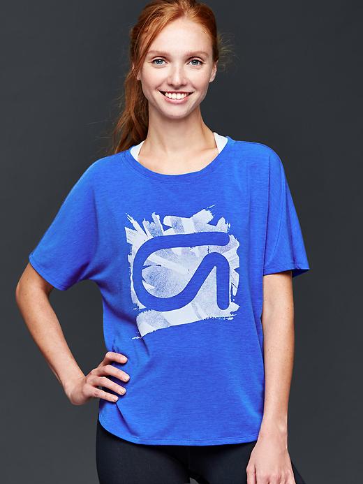 View large product image 1 of 1. GapFit Breathe print tee