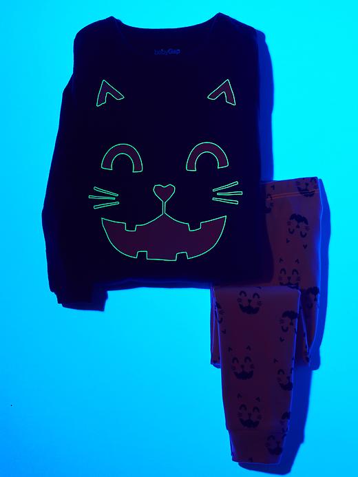 Image number 2 showing, Glow-in-the-dark cat sleep set