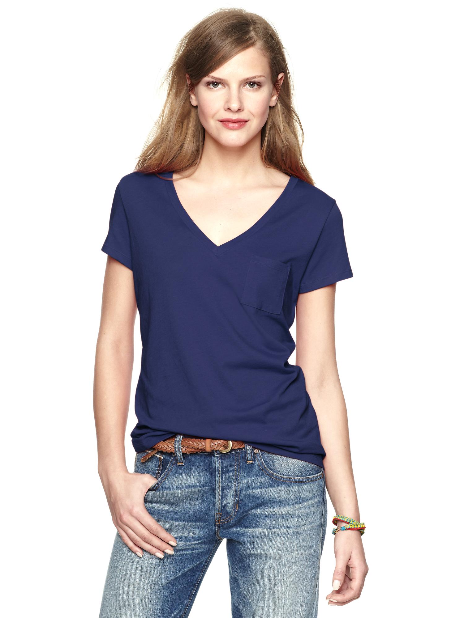 Essential Vneck pocket T Gap