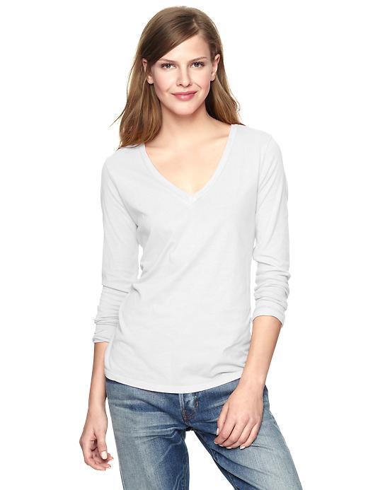 1 of 8 showing, with the color white of product Essential long-sleeve V-neck tee
