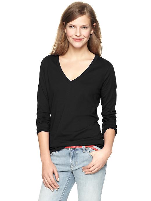 1 of 8 showing, with the color true black knit of product Essential long-sleeve V-neck tee