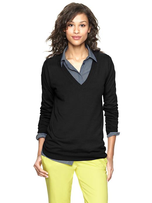 1 of 8 showing, with the color true black knit of product Luxlight V-neck pullover