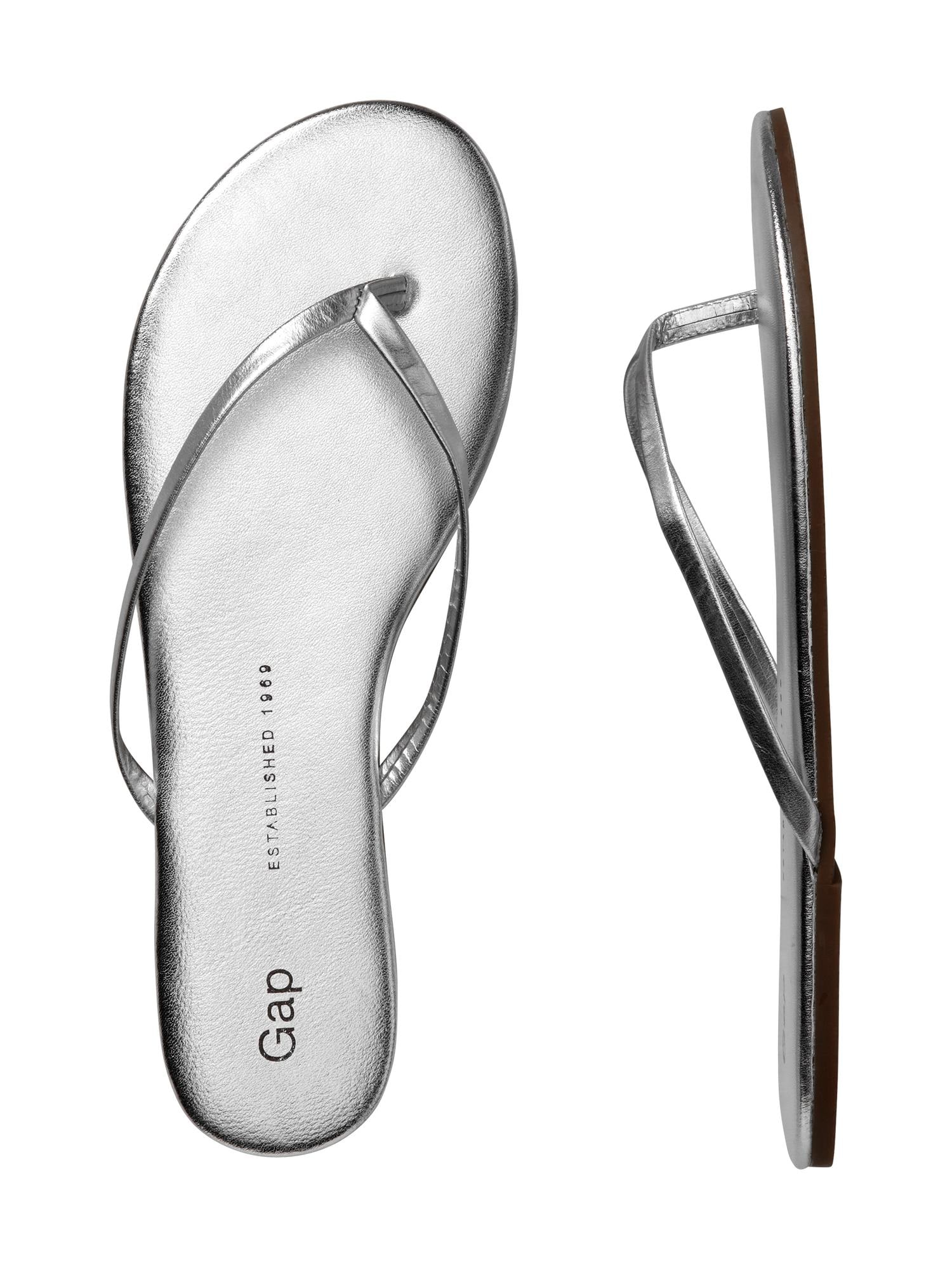 Gap leather flip flops 2025