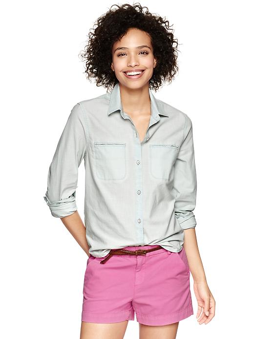 1 of 8 showing, with the color trinidad of product Light blue chambray twin-pocket shirt