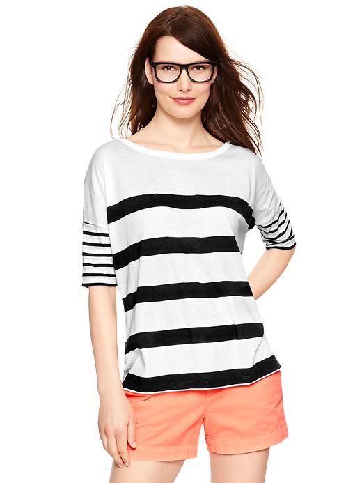 1 of 8 showing, with the color black stripe of product Boxy contrast-stripe T