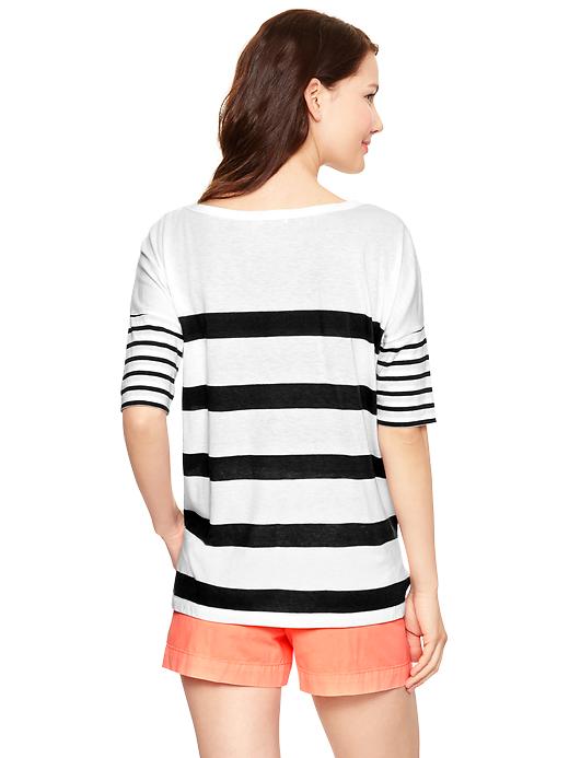 2 of 8 showing, with the color black stripe of product Boxy contrast-stripe T