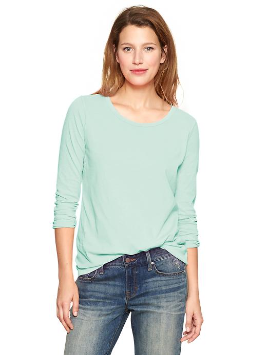 1 of 8 showing, with the color quince of product Essential long-sleeve crew tee
