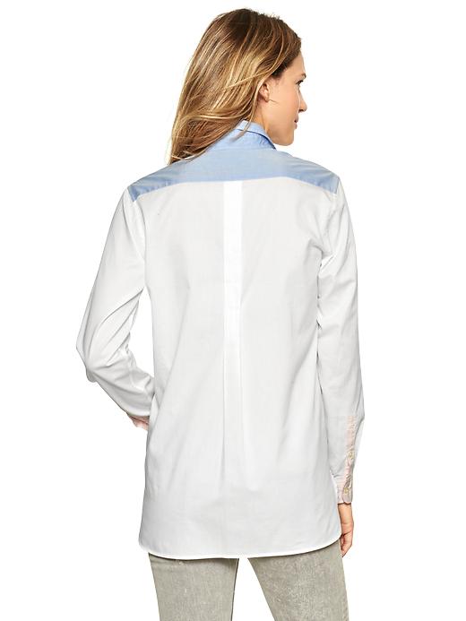 2 of 8 showing, with the color blue colorblock of product Colorblock boyfriend shirt