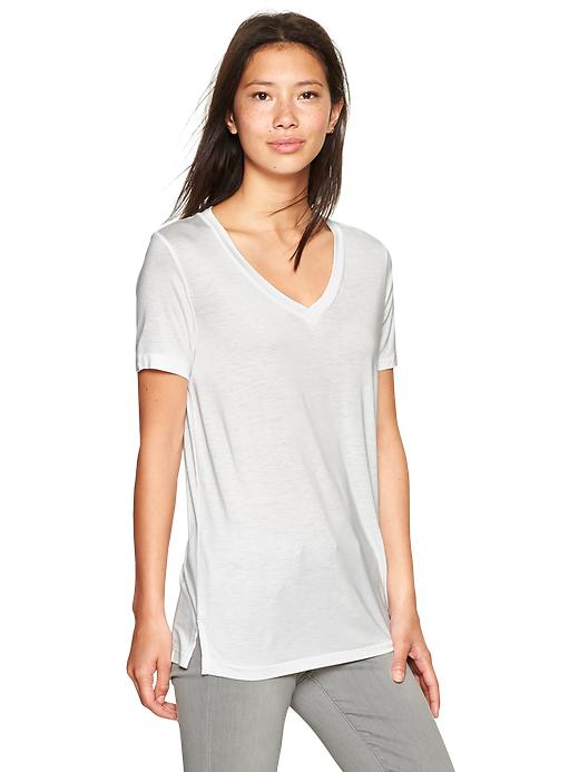 1 of 8 showing, with the color white of product Fluid V-neck tee