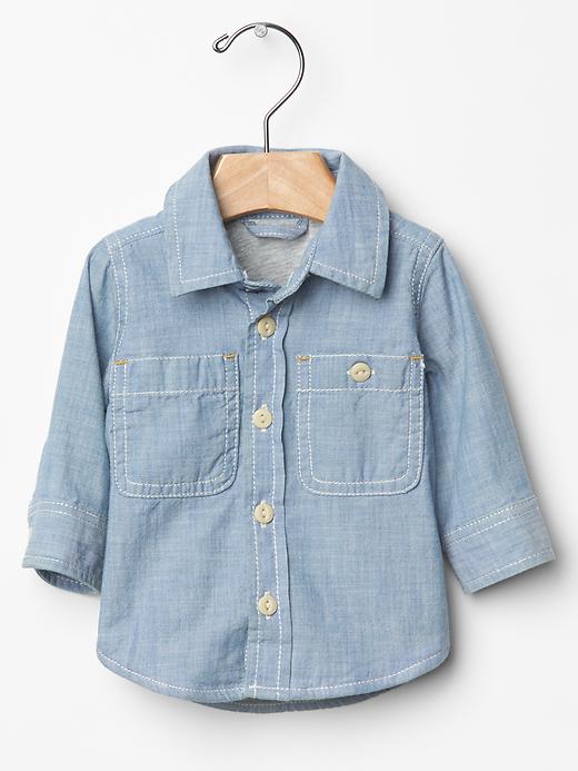 1 of 8 showing, with the color light chambray of product Chambray shirt