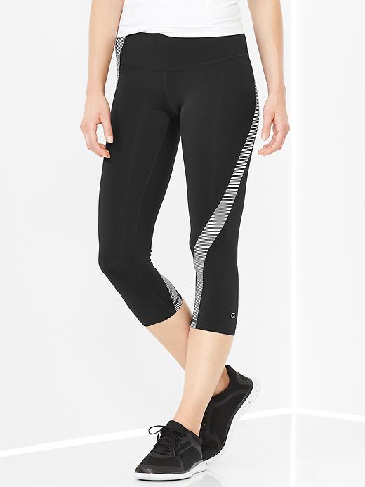 View large product image 1 of 1. GapFit gFast 21" twist-stripe capris