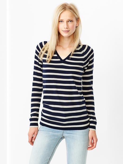 1 of 8 showing, with the color dark night of product Stripe merino V-neck sweater