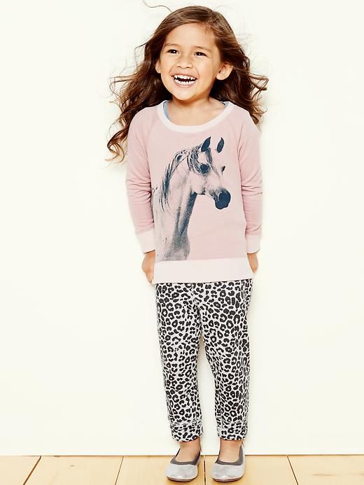 2 of 8 showing, with the color willow pink of product Graphic sweatshirt