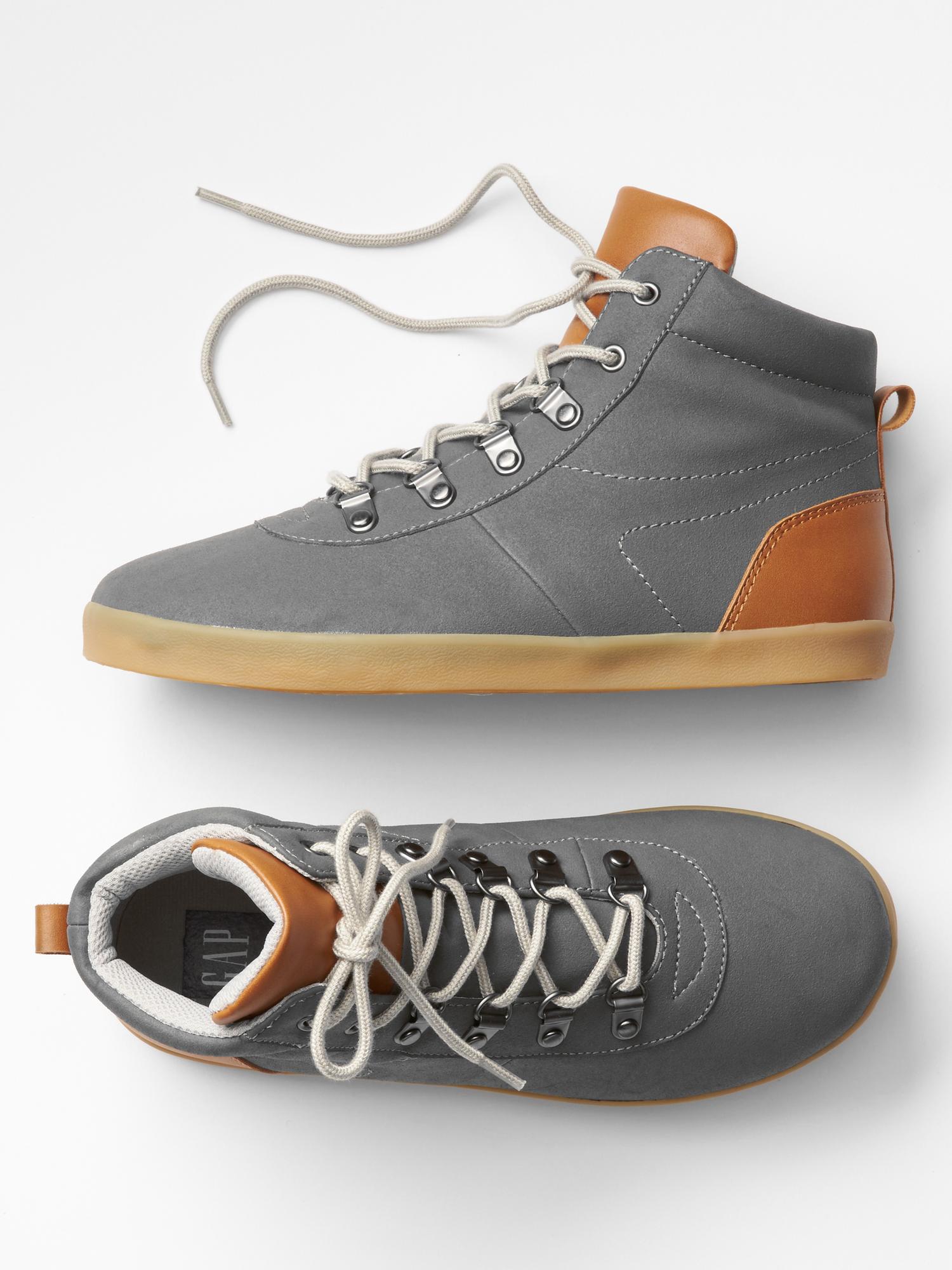 contrast pull-tab shoes