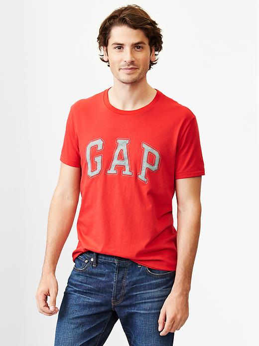 1 of 8 showing, with the color new nordic red of product Arch logo graphic T-shirt