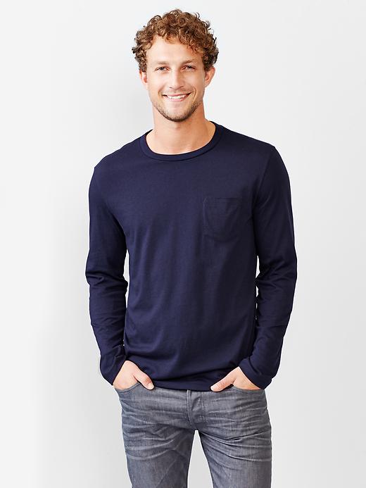 1 of 8 showing, with the color dark night of product Essential pocket T-shirt