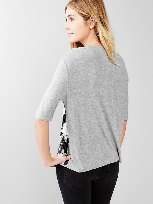 2 of 8 showing, with the color grey floral of product Floral fluid relaxed tee