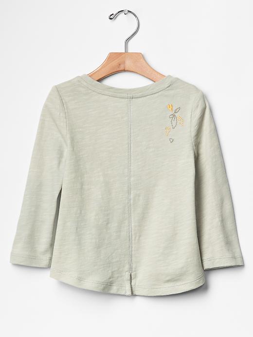 2 of 8 showing, with the color chalk of product Embroidered graphic tee