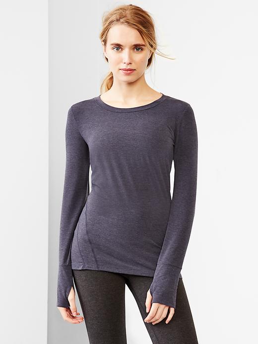 1 of 8 showing, with the color dark night of product GapFit Breathe Long Sleeve T-Shirt