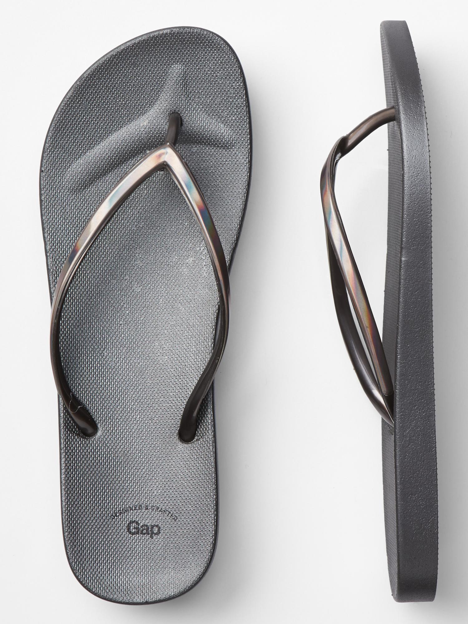 Gap rubber flip flops cheap