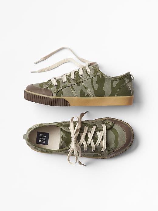1 of 8 showing, with the color olive camo of product Canvas sneakers