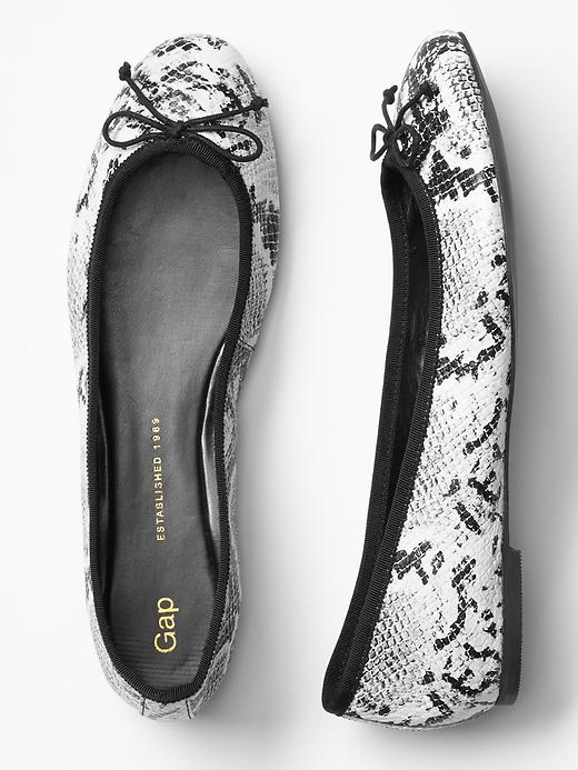 2 of 8 showing, with the color true black of product Snakeskin ballet flats
