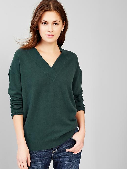 1 of 8 showing, with the color campus green of product Brooklyn V-neck sweater