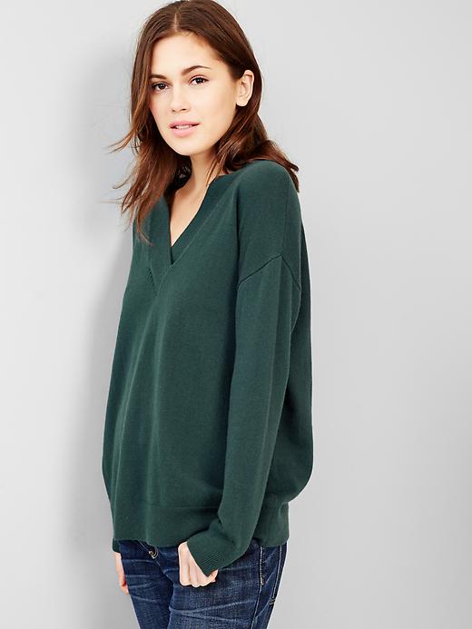 2 of 8 showing, with the color campus green of product Brooklyn V-neck sweater