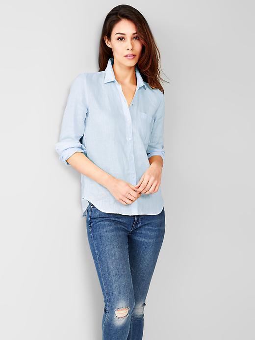 1 of 8 showing, with the color urban blue of product Fitted boyfriend linen shirt