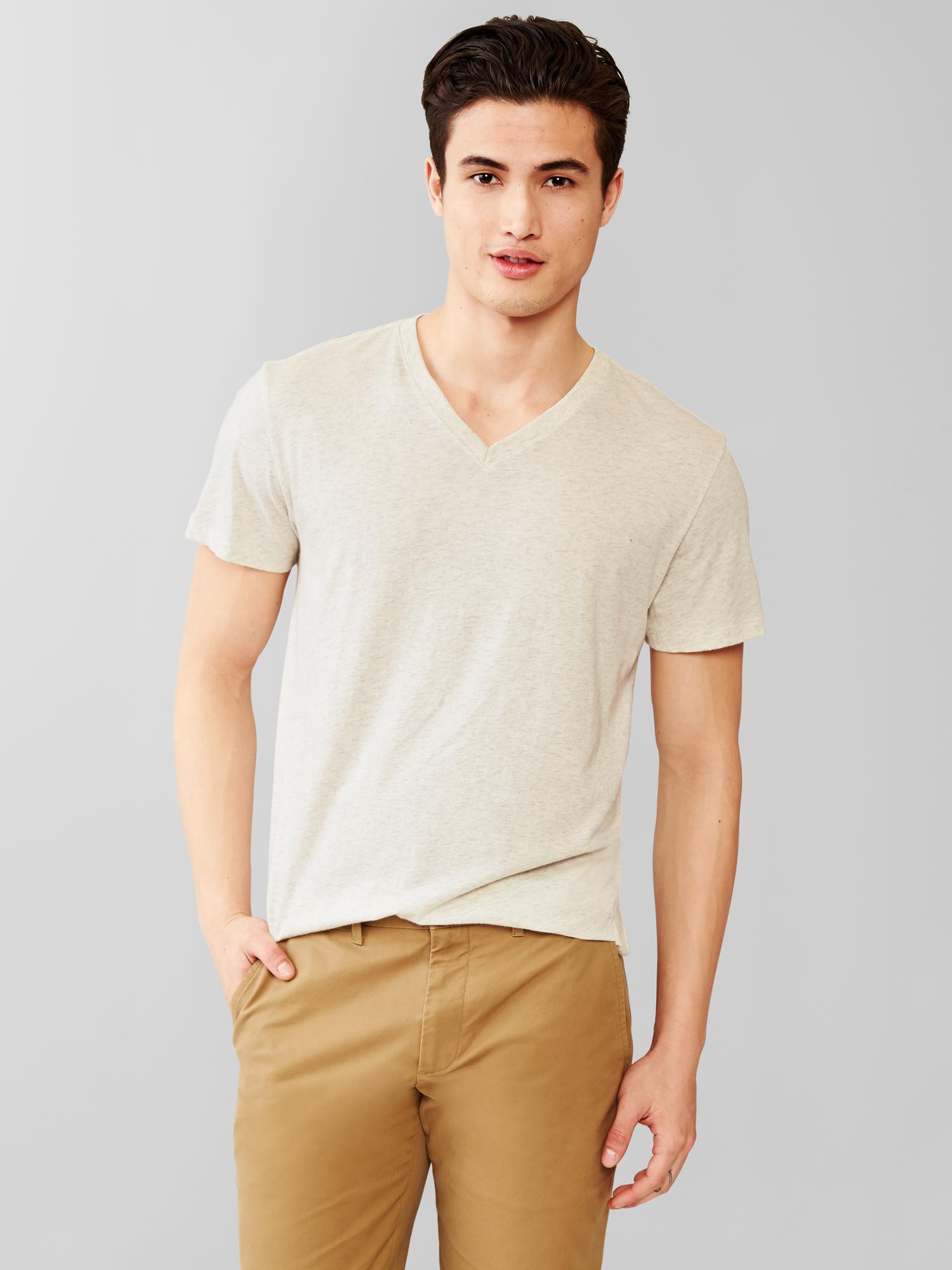Essential V-neck t-shirt | Gap